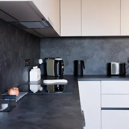 Delightful 1st Floor Xanthippis Apartment Strovolos